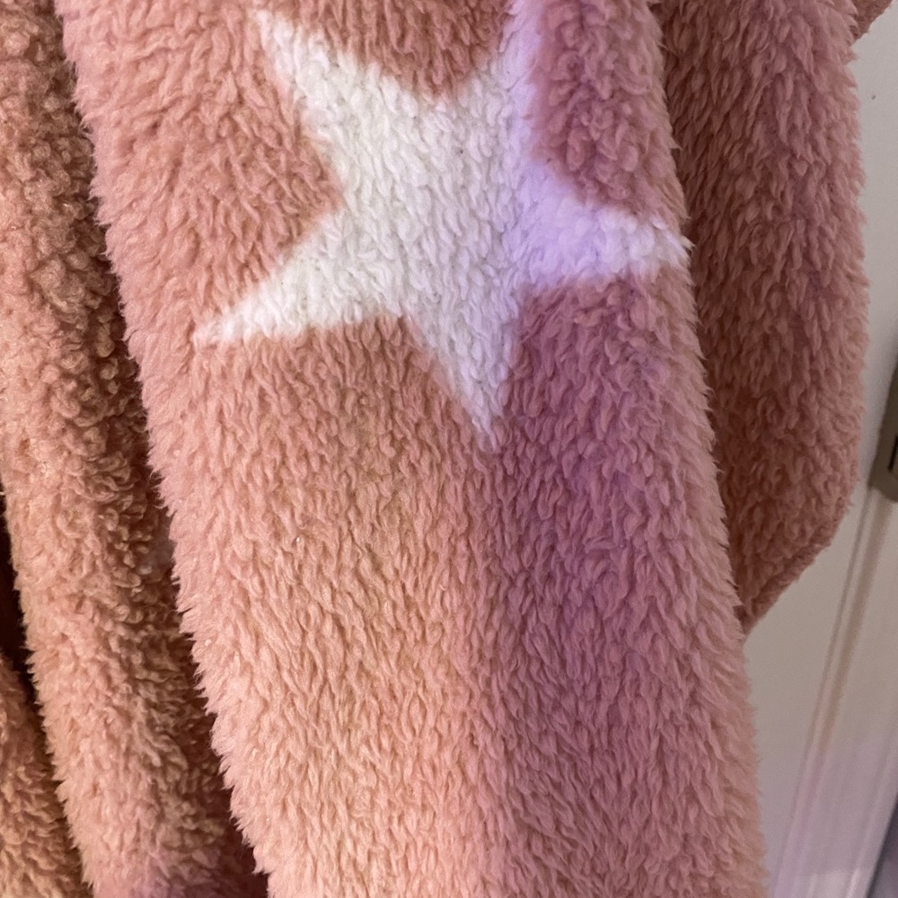 Cozy star pull over! - Picture 3 of 5